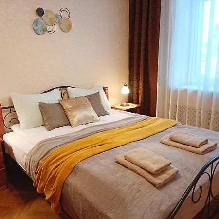 Old Town Retreat With Stunning Views 2 Bedroom Apartment Nearby The Church Of Saint Peter Рига Екстериор снимка