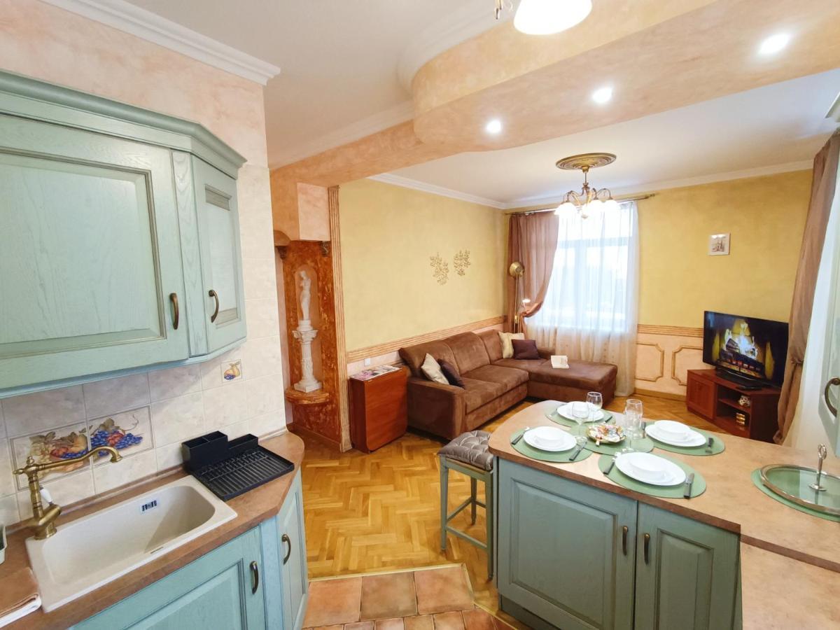 Old Town Retreat With Stunning Views 2 Bedroom Apartment Nearby The Church Of Saint Peter Рига Екстериор снимка