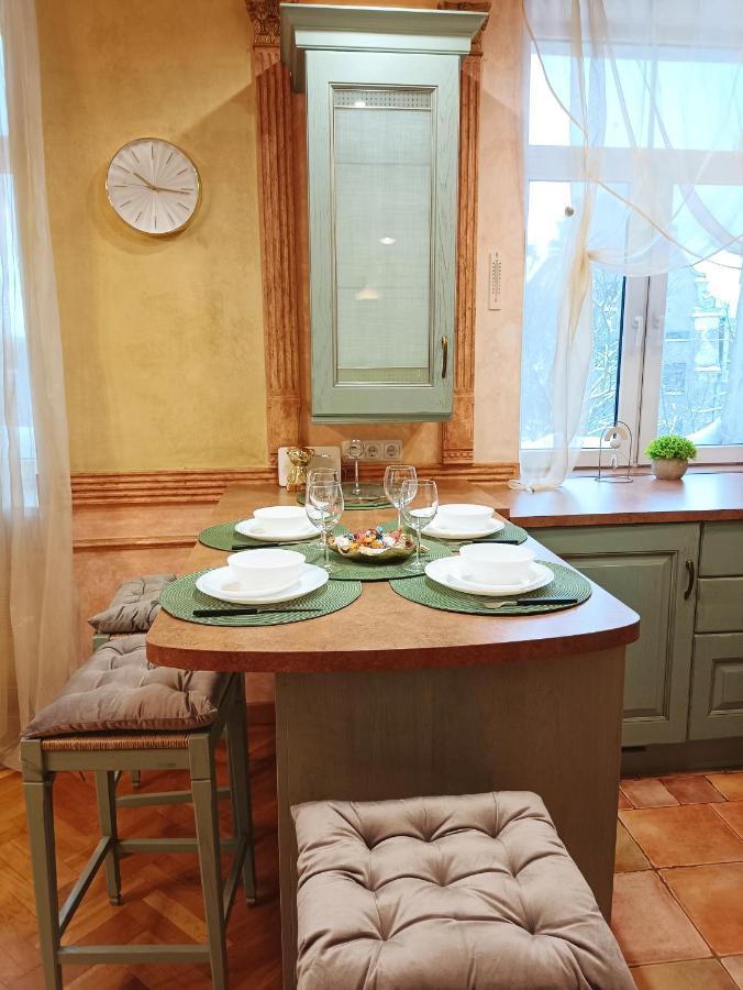 Old Town Retreat With Stunning Views 2 Bedroom Apartment Nearby The Church Of Saint Peter Рига Екстериор снимка