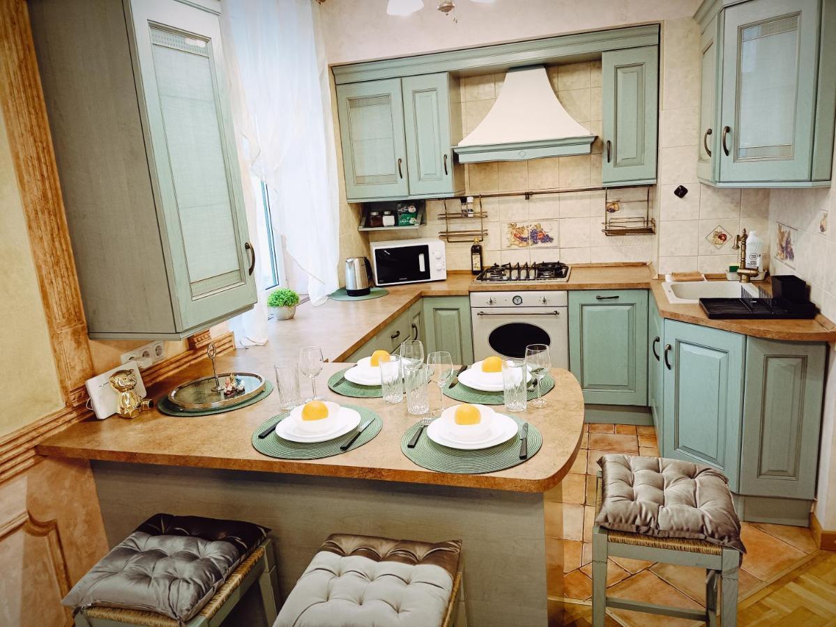 Old Town Retreat With Stunning Views 2 Bedroom Apartment Nearby The Church Of Saint Peter Рига Екстериор снимка