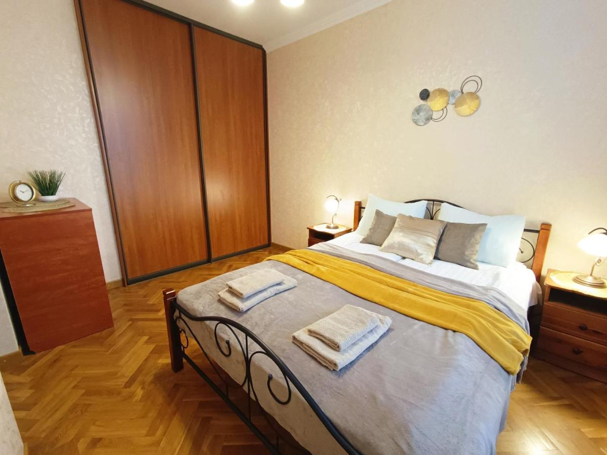 Old Town Retreat With Stunning Views 2 Bedroom Apartment Nearby The Church Of Saint Peter Рига Екстериор снимка