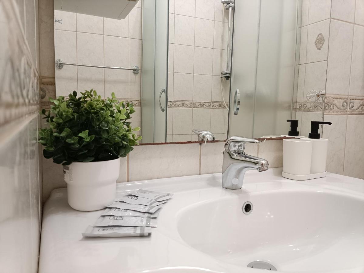 Old Town Retreat With Stunning Views 2 Bedroom Apartment Nearby The Church Of Saint Peter Рига Екстериор снимка