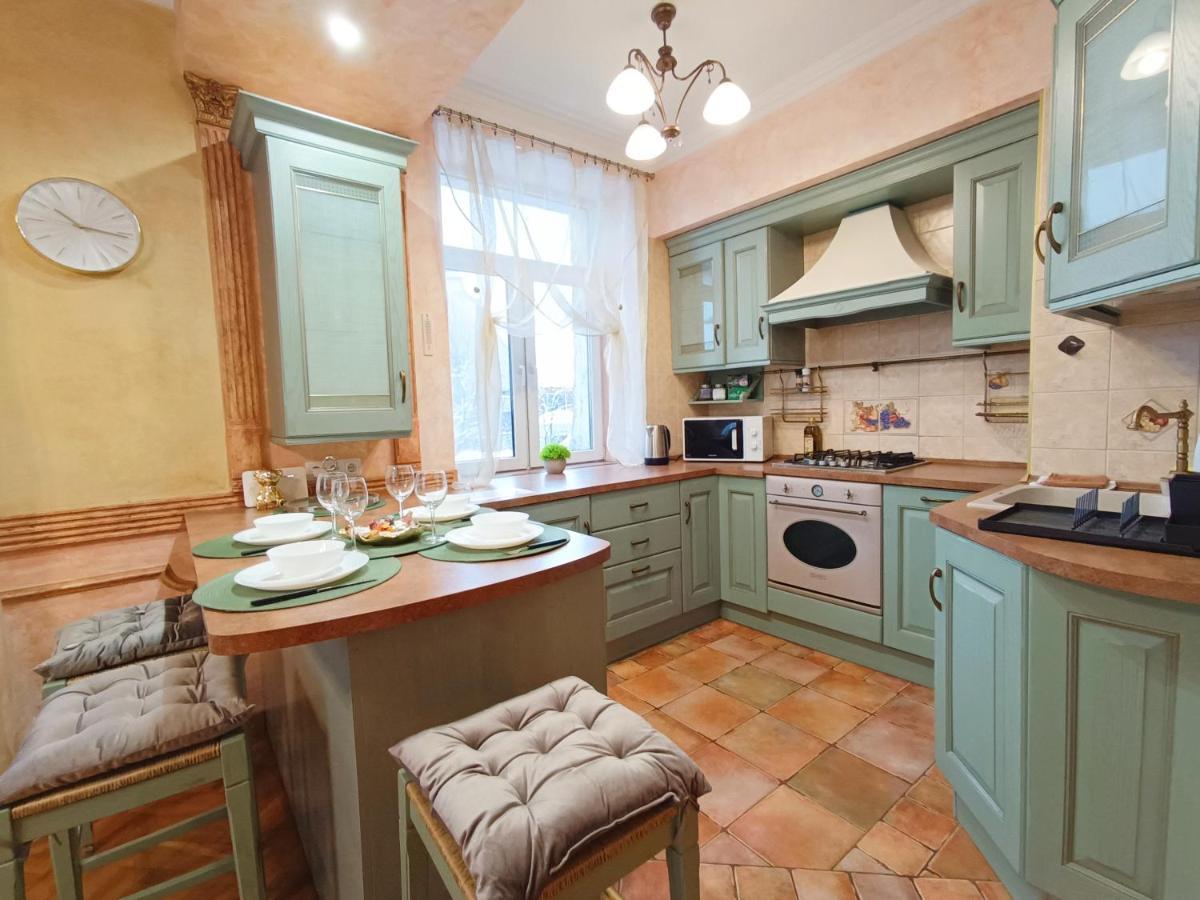 Old Town Retreat With Stunning Views 2 Bedroom Apartment Nearby The Church Of Saint Peter Рига Екстериор снимка