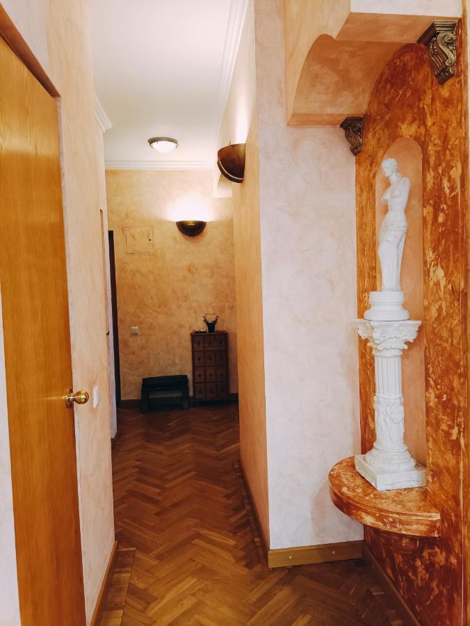 Old Town Retreat With Stunning Views 2 Bedroom Apartment Nearby The Church Of Saint Peter Рига Екстериор снимка